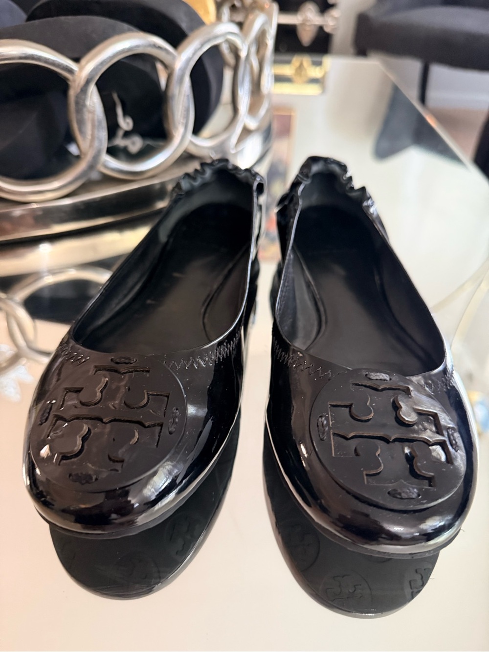 Tory Burch Black Patent Logo Round-Toe Ballet Flats - Picture 6 of 6